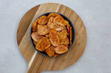 Çıtır muz cipsi. Meyve çerezi.