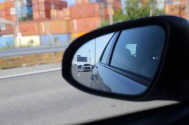 Arabanın dikiz aynası