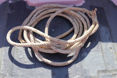 Gemide kirli ip var.