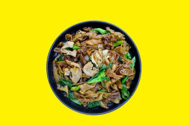 Soya soslu pilavlı erişte ve domuz eti.