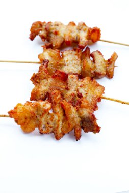 Şişte kızarmış domuz eti. Lezzetli yemek.