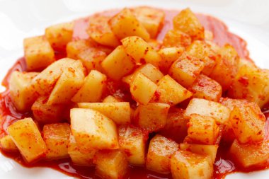 Daikon Kimchi. Lezzetli ve baharatlı.