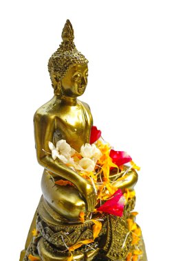 Buda heykellerini su ve çiçekle süslemek. Tayland geleneği, Songkran festivali konsepti