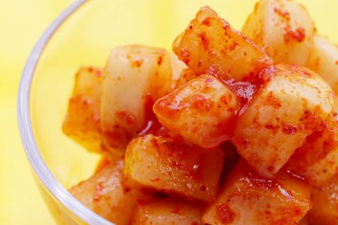 Daikon Kimchi. Lezzetli ve baharatlı.