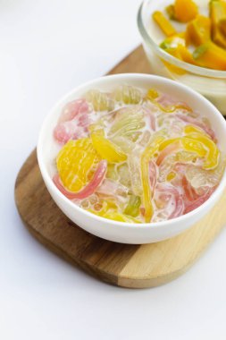 Hindistan cevizi sütlü Tayland tatlısı.