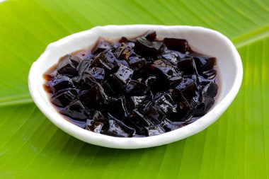 Çim jölesi, bitkisel tatlı. Mesona çingenesi.