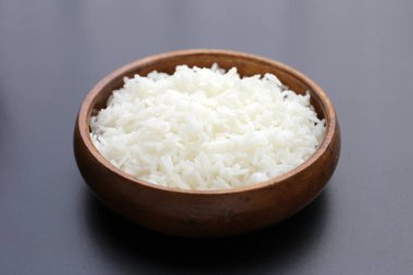 Koyu arkaplanda pilav..