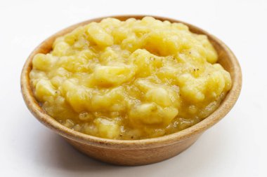 Beyaz arka planda muz ezmesi..