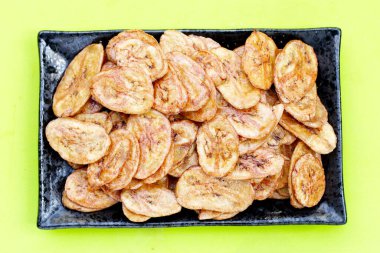 Çıtır muz cipsi. Meyve çerezi.