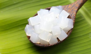 Şuruplu mini küp hindistan cevizi jölesi, Tayland tatlısı.