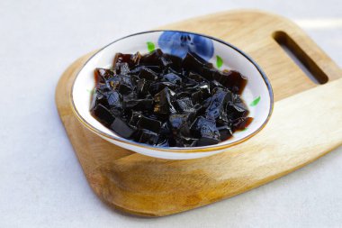 Çim jölesi, bitkisel tatlı. Mesona çingenesi.