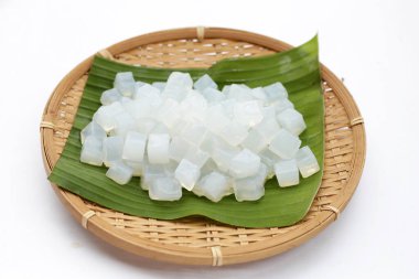 Şuruplu mini küp hindistan cevizi jölesi, Tayland tatlısı.