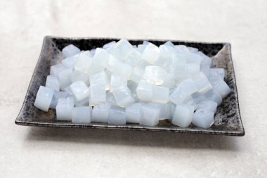 Şuruplu mini küp hindistan cevizi jölesi, Tayland tatlısı.