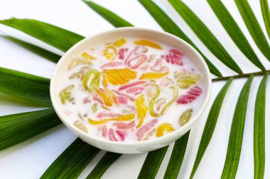 Hindistan cevizi sütlü Tayland tatlısı.