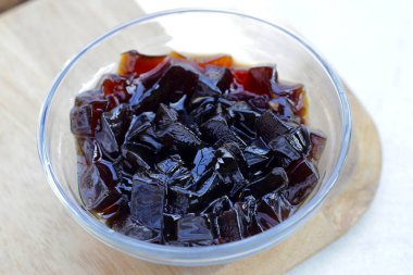 Çim jölesi, bitkisel tatlı. Mesona çingenesi.