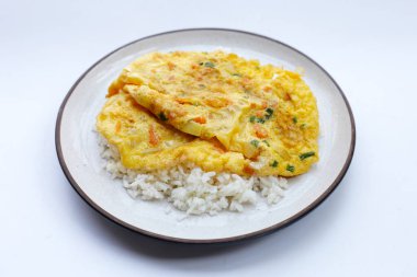 Tayland usulü omlet ve pilav.