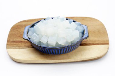 Şuruplu mini küp hindistan cevizi jölesi, Tayland tatlısı.