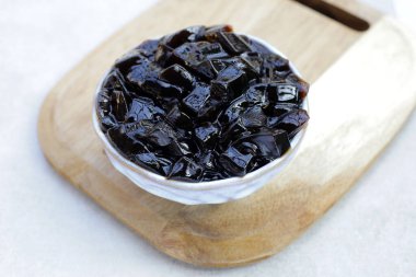 Çim jölesi, bitkisel tatlı. Mesona çingenesi.