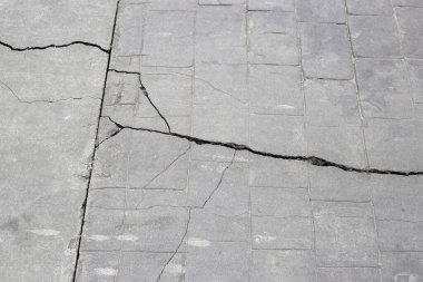 Çatlak beton zemin dokusu arkaplanı.
