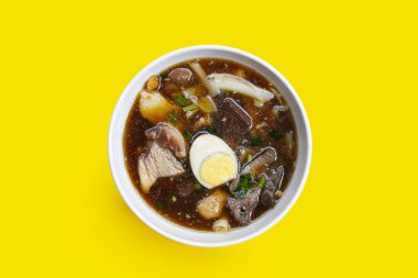 Pilavlı erişte, yumurtalı domuz çorbası.