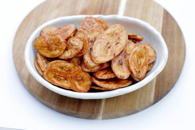 Çıtır muz cipsi. Meyve çerezi.