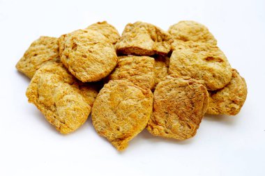 Beyaz zemin üzerinde desenli soya proteini.