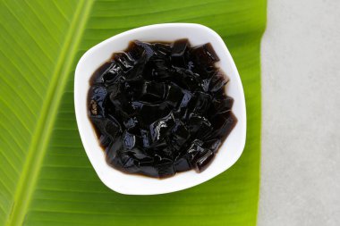 Çim jölesi, bitkisel tatlı. Mesona çingenesi.