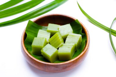 Buharda pişmiş pandan pastası. Tayland Tatlıları.