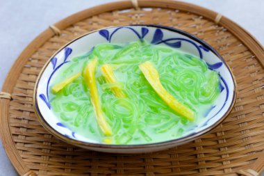 Hindistancevizi sütlü erişteli tatlı