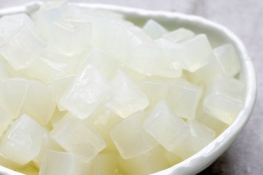 Şuruplu mini küp hindistan cevizi jölesi, Tayland tatlısı.