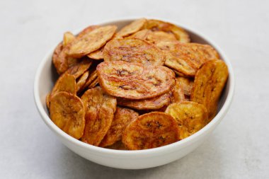 Çıtır muz cipsi. Meyve çerezi.