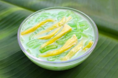 Hindistancevizi sütlü erişteli tatlı