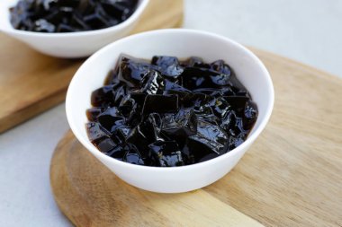 Çim jölesi, bitkisel tatlı. Mesona çingenesi.