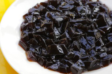 Çim jölesi, bitkisel tatlı. Mesona çingenesi.