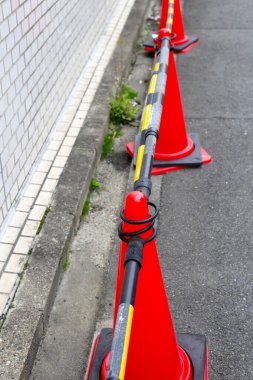 Sokakta trafik konileri