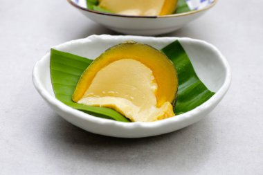 Balkabağında kremalı yumurta.