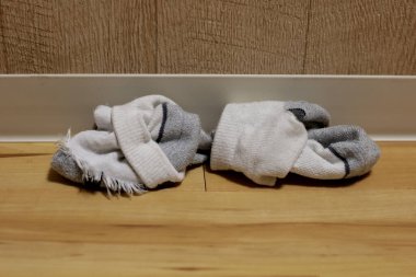 Kirli beyaz çoraplar.