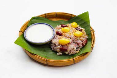 Tahıllı siyah pilav. Tayland tatlısı