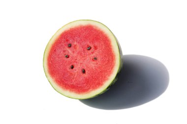 Beyaz arka planda taze karpuz.