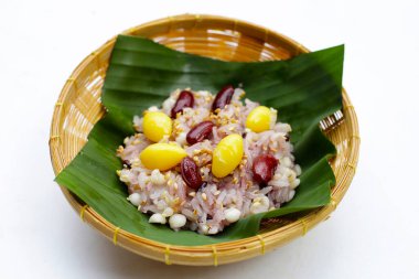 Tahıllı siyah pilav. Tayland tatlısı