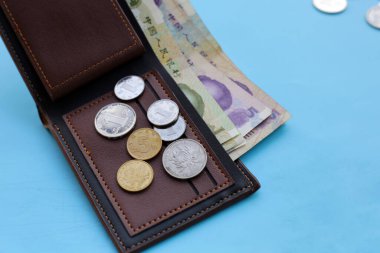 Çin parası, Yuan banknotları ve paralar.