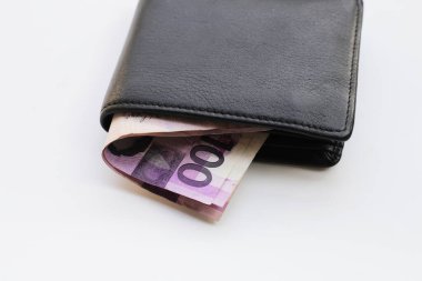 Filipin parası, banknotlar siyah cüzdanda