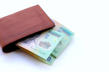 Beyaz arka planda Vietnam dong banknotları.