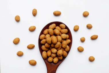 Hindistan cevizi kremalı fıstık ezmesi.