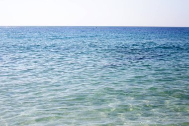Mavi deniz yüzeyi, yazın okyanus.
