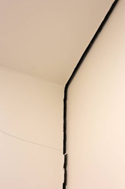 Ev yapımı sorunu. Duvar kırıldı..