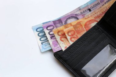 Filipin parası, cüzdanı olan banknotlar