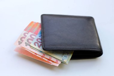Hong Kong parası, beyaz arkaplanda banknotlar.