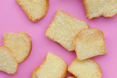 Çıtır tereyağı ve şekerli ekmek.