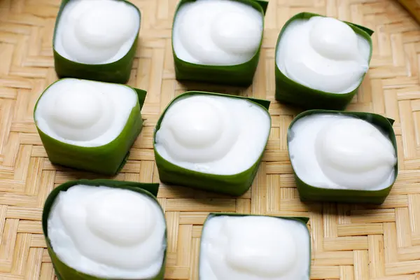 stock image Taro pudding with coconut cream topping